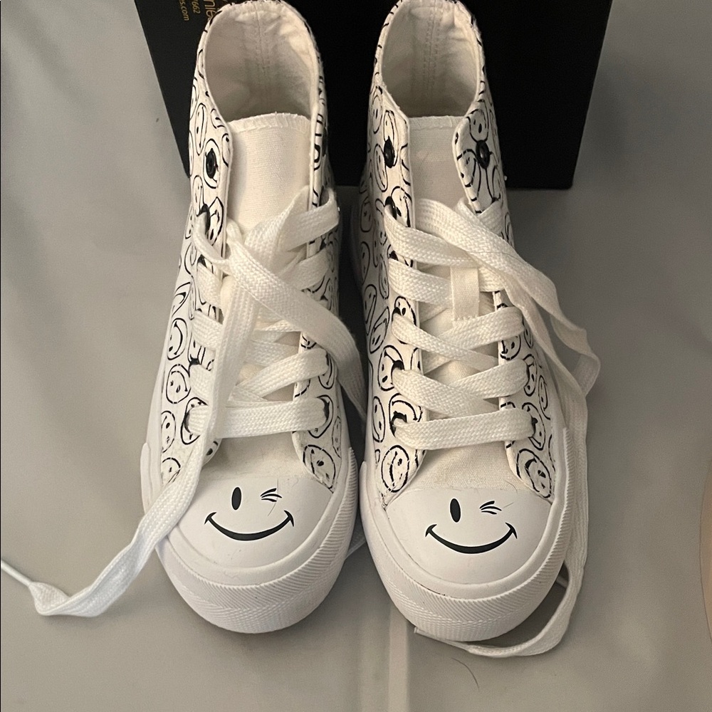Smiley Face High-Top Kids Sneakers - White